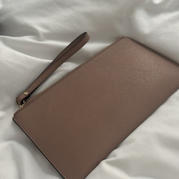 Micheal Kors clutch - Picture 4 of 5